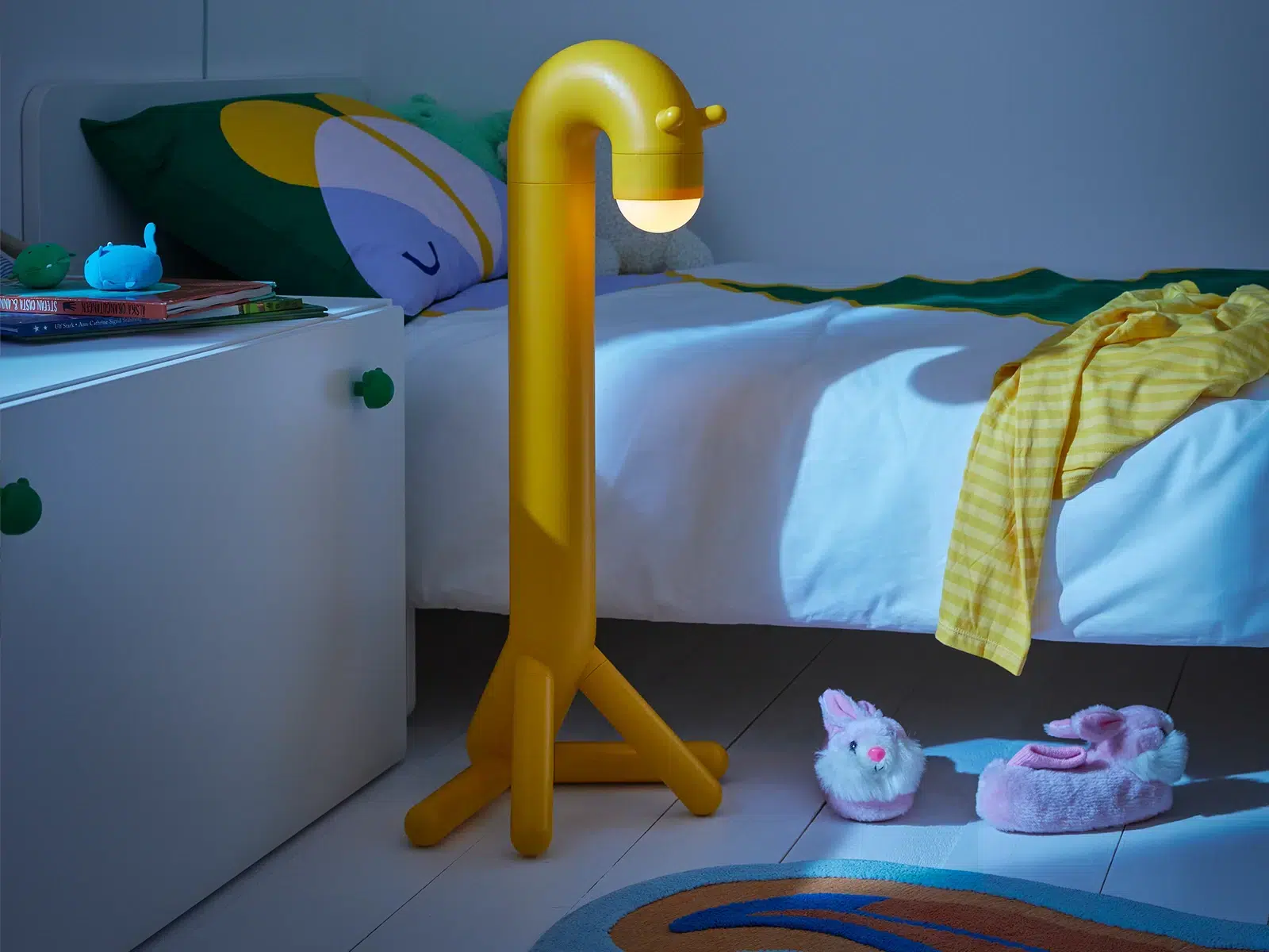 lampada-a-forma-di-giraffa-di-ikea-5b47626ae5d4a7626ad2387574fb53f2